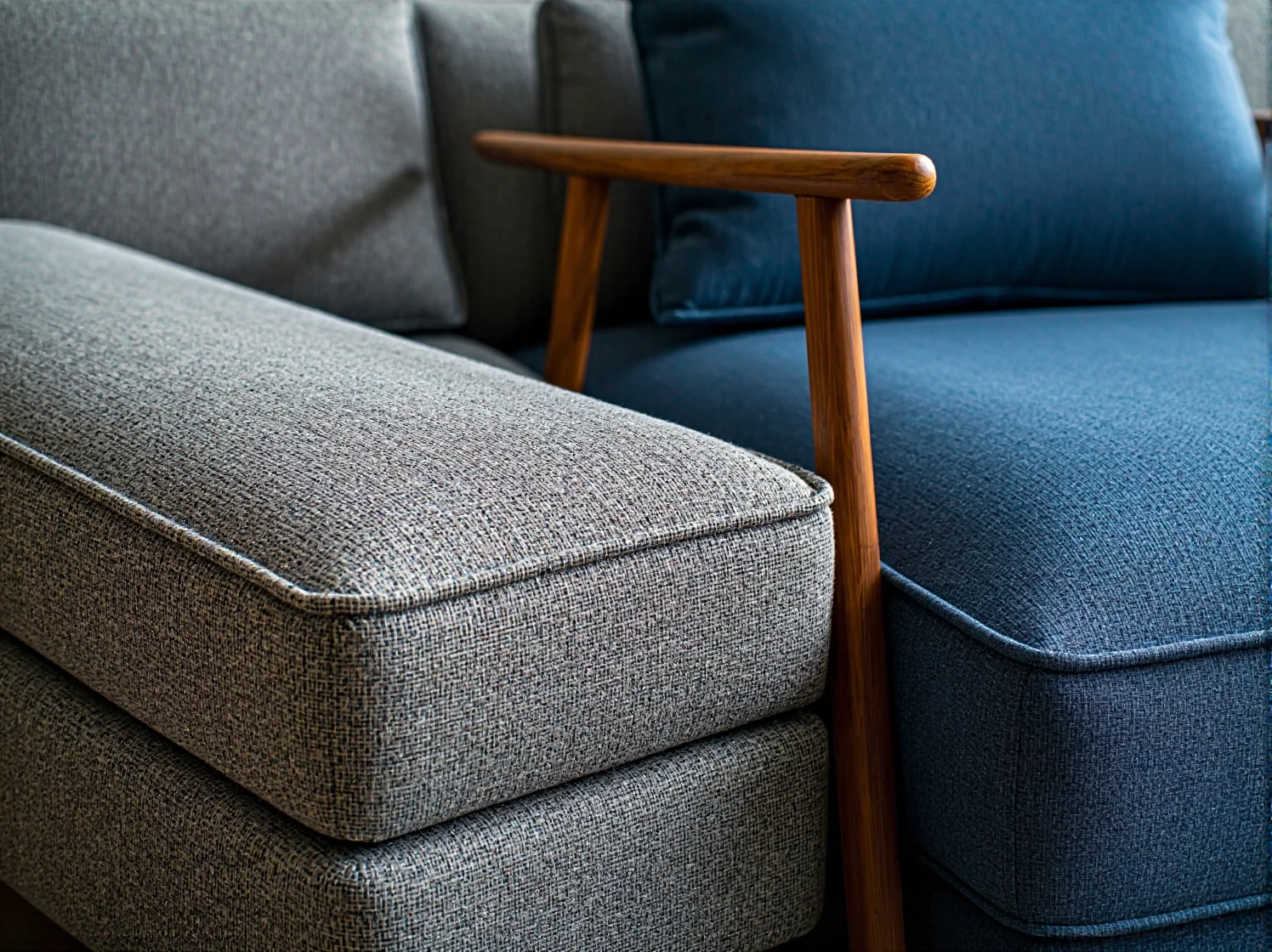 Aranżacja sypialni w stylu retro z komfortowym łóżkiem kontynentalnym w centrum.