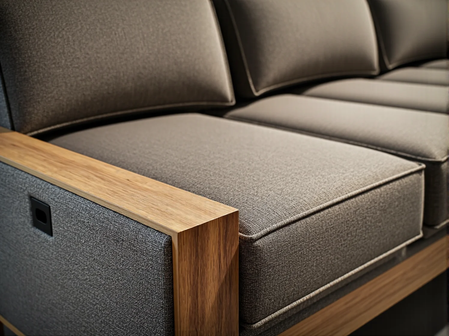 Klasyczna komoda drewniana z mosiężnymi uchwytami, idealny przykład ponadczasowego designu.