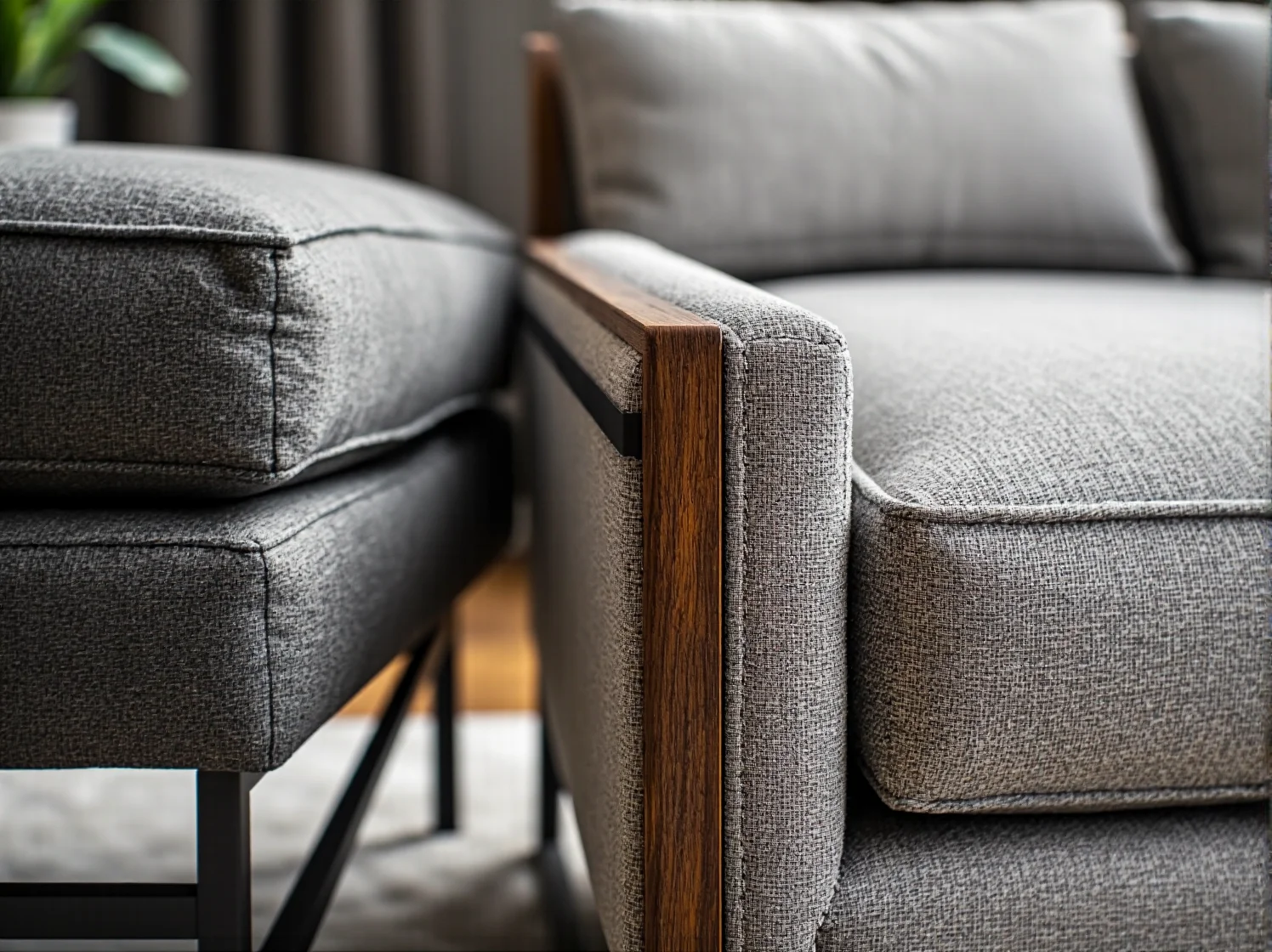 Detale wykończenia nowoczesnego narożnika z regulowanymi zagłówkami w dużym salonie.