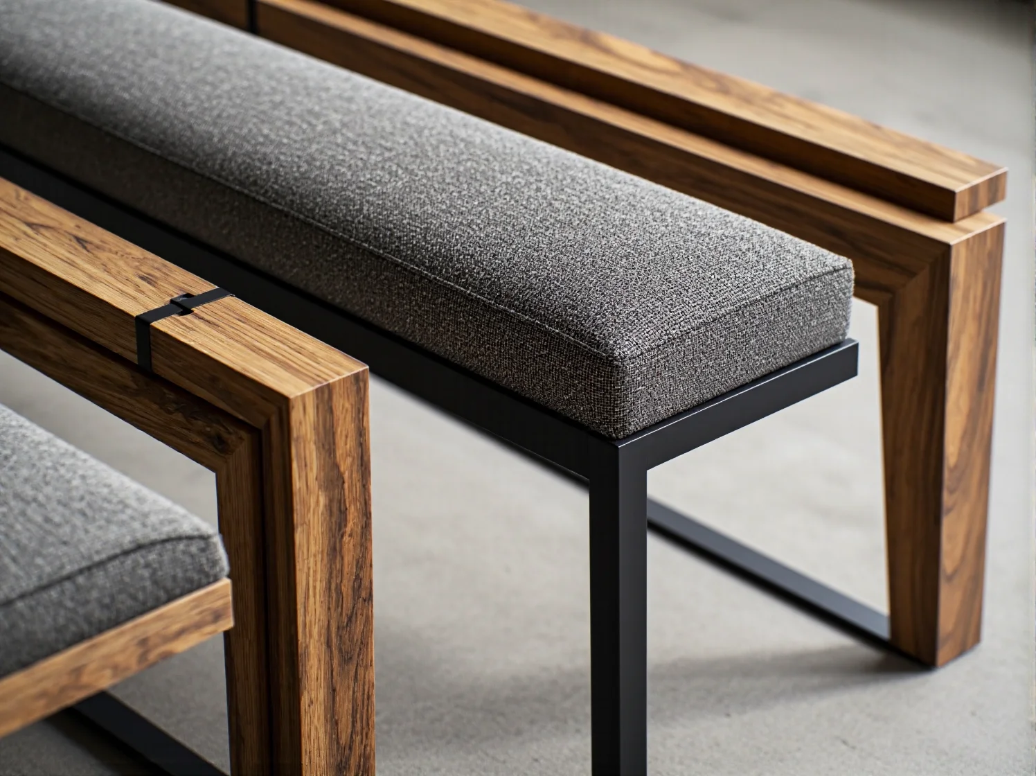 Nowoczesne biuro hybrydowe z elastycznymi strefami pracy i relaksu.