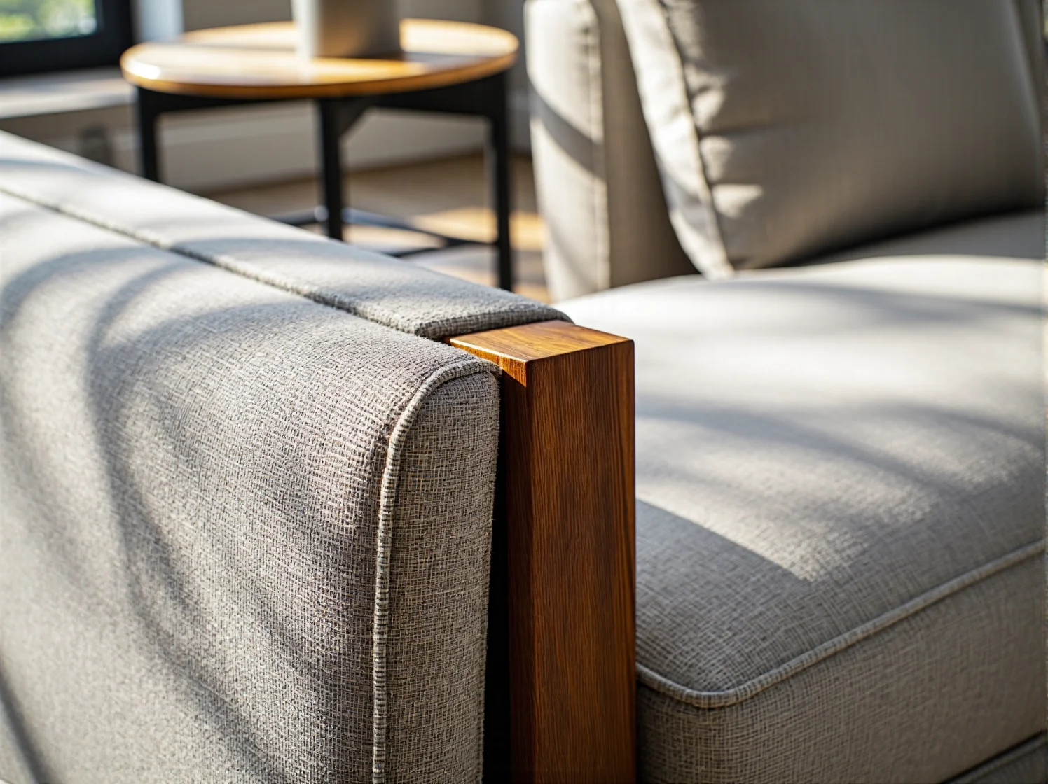 Pościel z organicznej bawełny i naturalnego lnu na łóżku