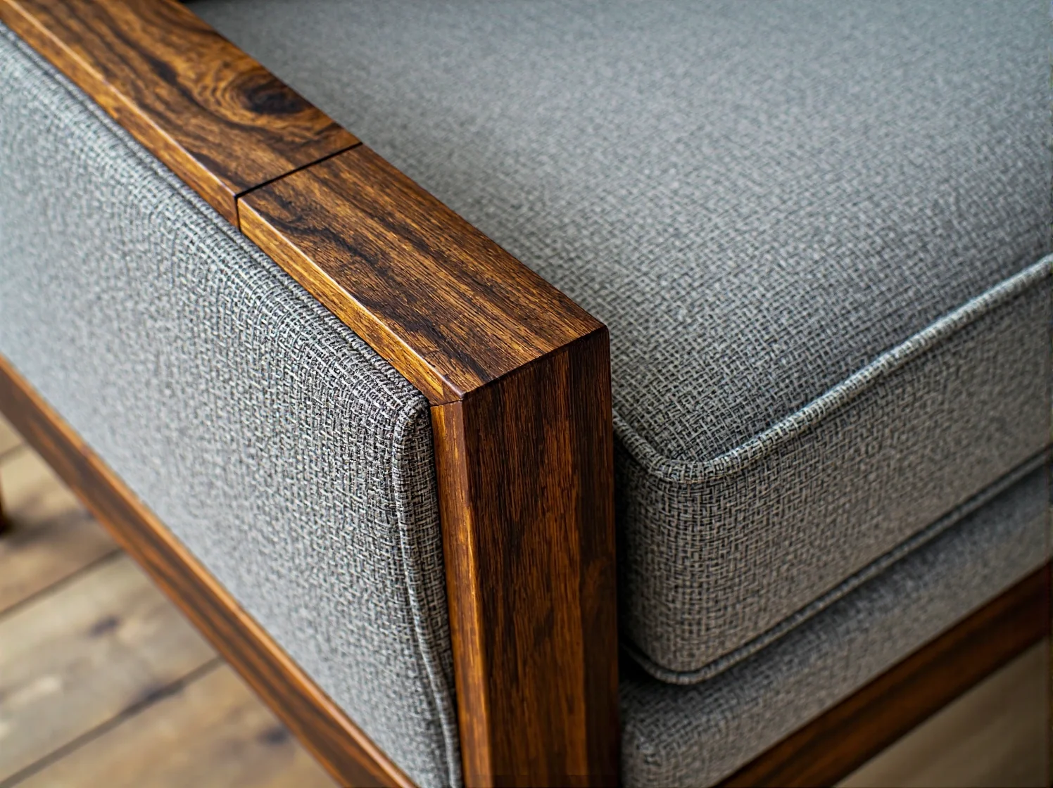 Składany stół do małego salonu jako mebel hybrydowy